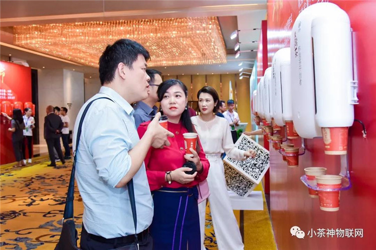家電數(shù)碼之自動取杯器外觀結構設計案例